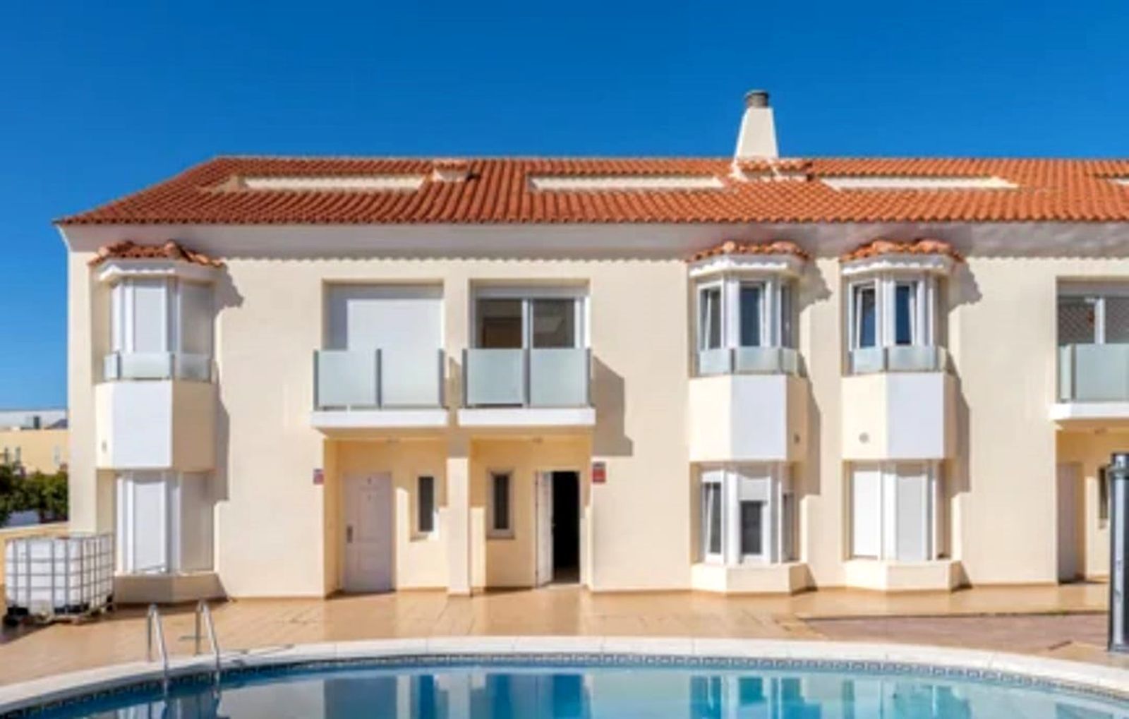 Exterior view of Single-family semi-detached for sale in Fuengirola  with Terrace, Oven and Community pool