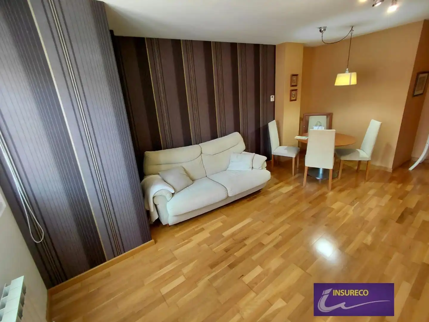 Sala de estar de Piso en venta en León Capital  con Calefacción, Parquet y Terraza