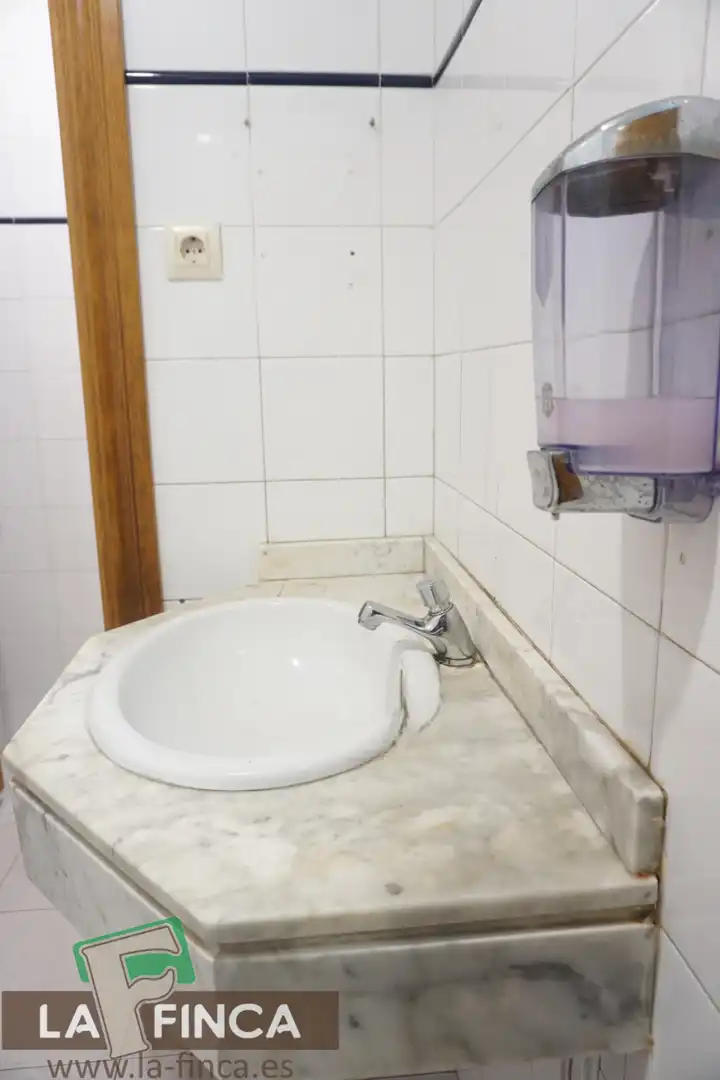 Badezimmer von Geschaftsraum zum Verkauf in Oviedo 