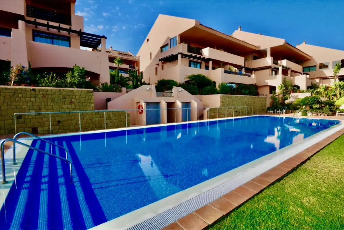 Piscina de Planta baixa en venda en Mijas amb Aire condicionat, Jardí privat i Terrassa