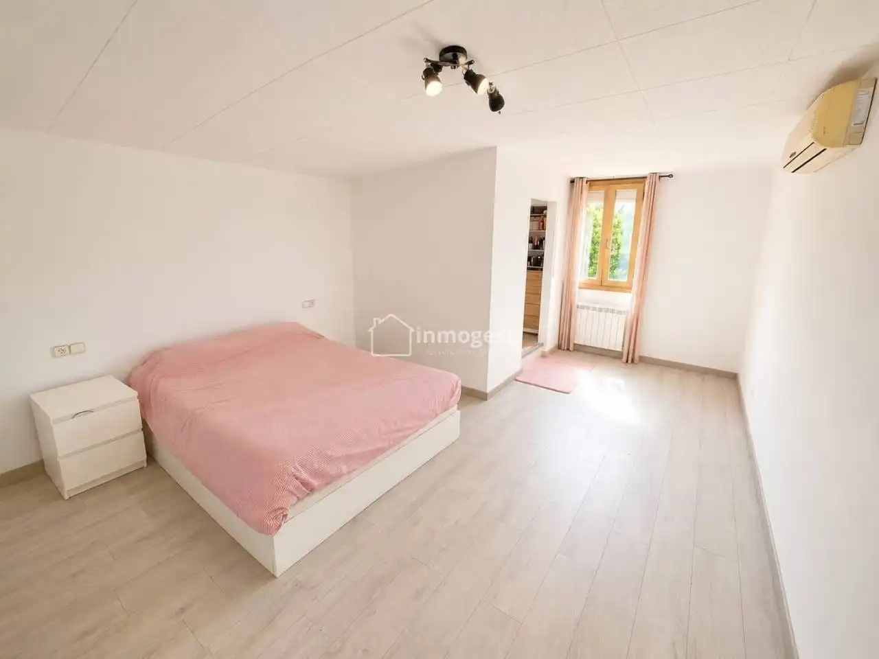 Habitación de Casa o chalet de alquiler en Sarrià de Ter con Aire acondicionado, Calefacción y Jardín privado