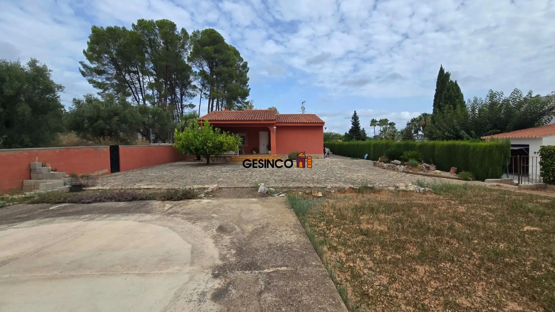 Houses for sale in Ontinyent  with Air Conditioner, Private garden and Storage room