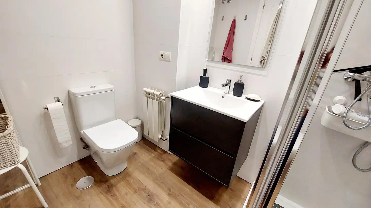Badezimmer von Wohnung zum Verkauf in Elche / Elx mit Klimaanlage, Balkon und Gemeinschaftspool