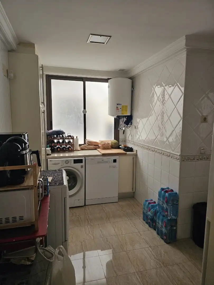 Cuina de Apartament de lloguer en Guardamar del Segura amb Aire condicionat, Calefacció i Moblat