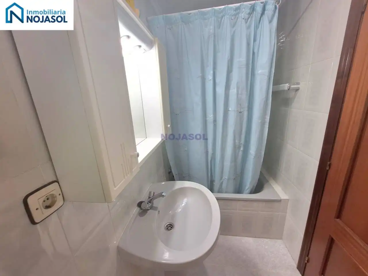 Baño de Piso de alquiler en Noja con Terraza y Amueblado