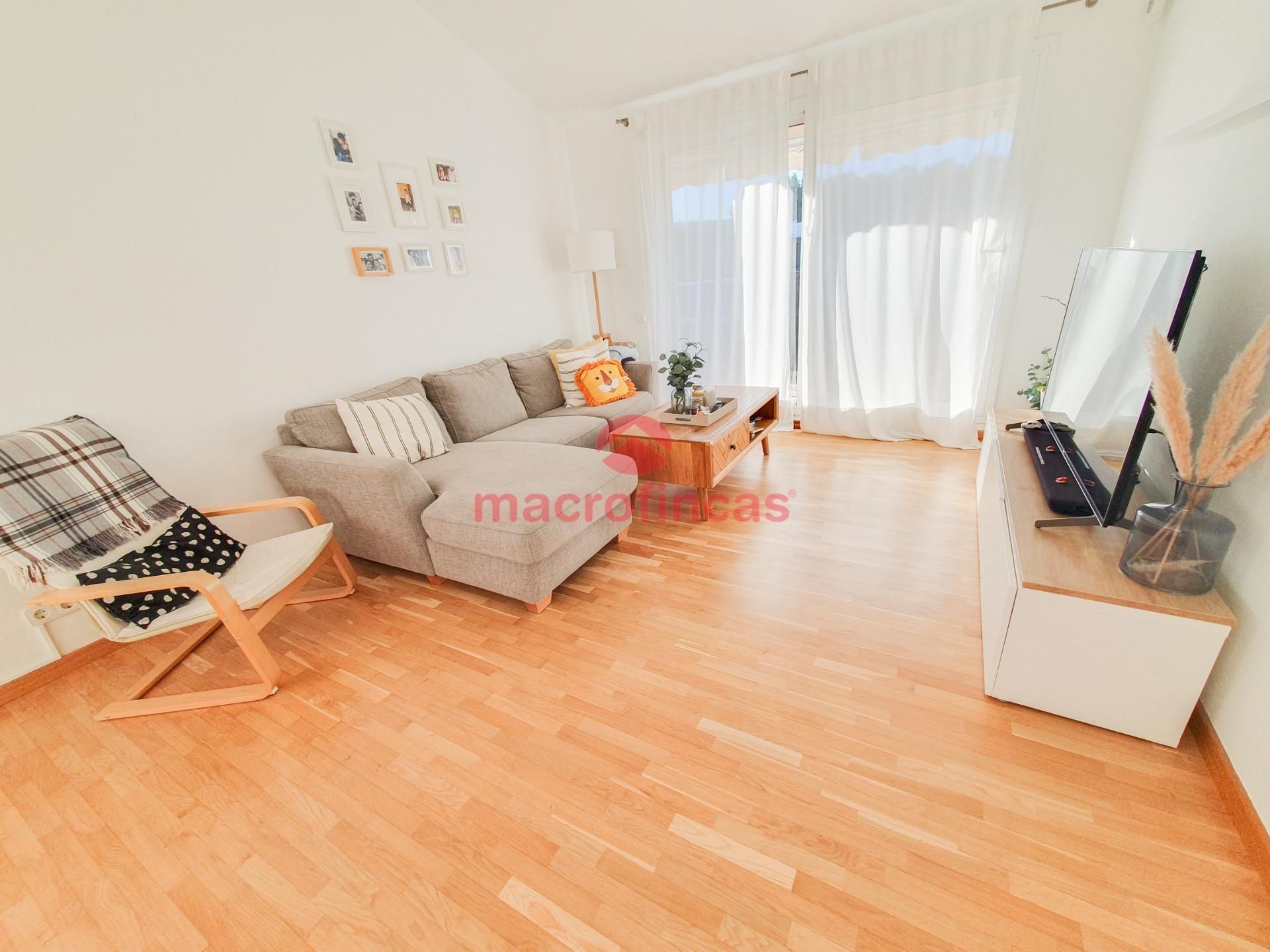 Living room of Attic to rent in Sant Cugat del Vallès  with Air Conditioner, Private garden and Terrace