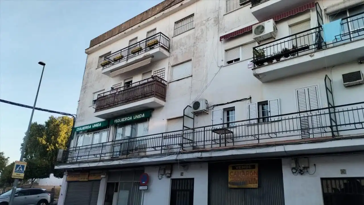 Vista exterior de Apartamento en venta en Coria del Río