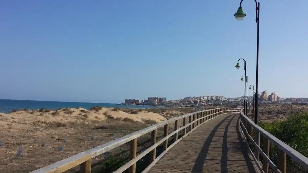 Vista exterior de Casa o chalet en venta en Torrevieja con Calefacción, Terraza y Amueblado