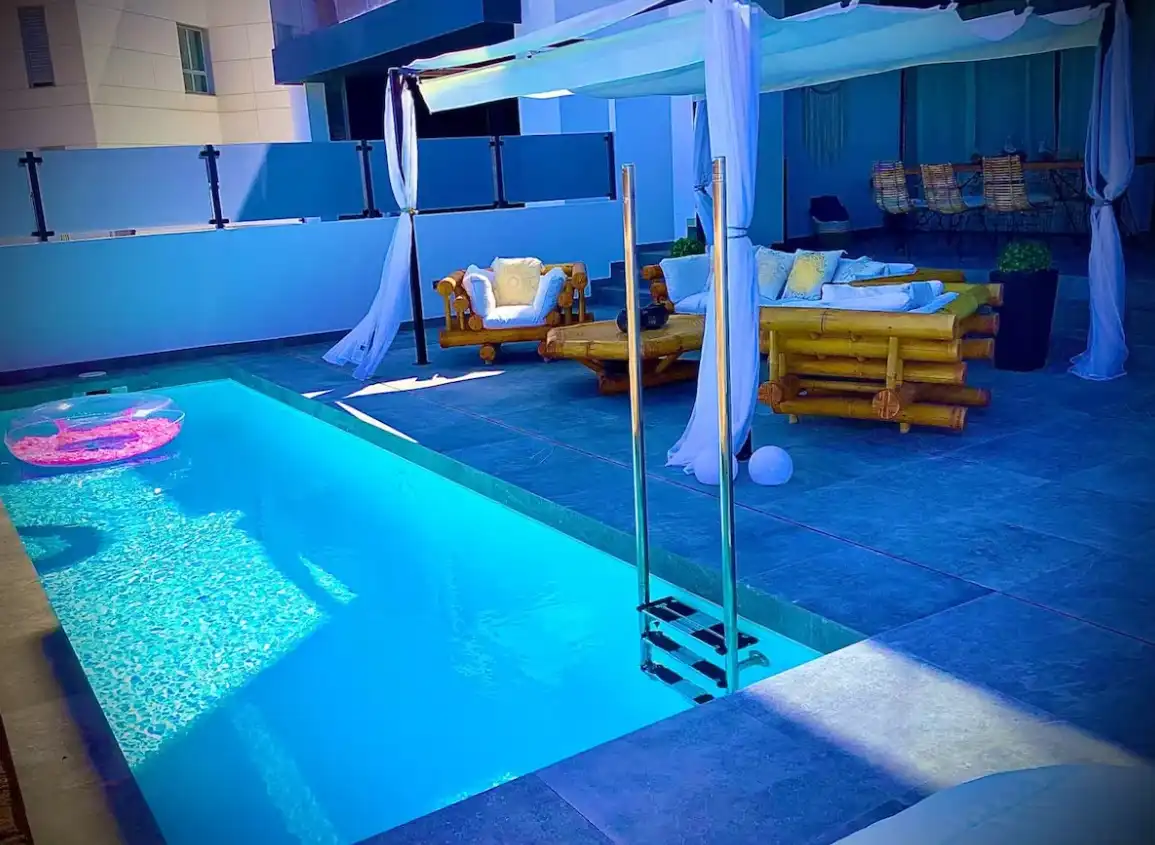 Schwimmbecken von Wohnungen zur Miete in Santa Eulària des Riu mit Klimaanlage, Heizung und Terrasse