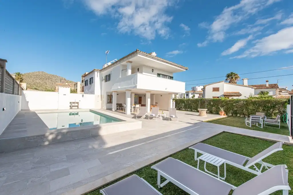 Vista exterior de Casa o xalet en venda en Pollença amb Aire condicionat, Terrassa i Traster