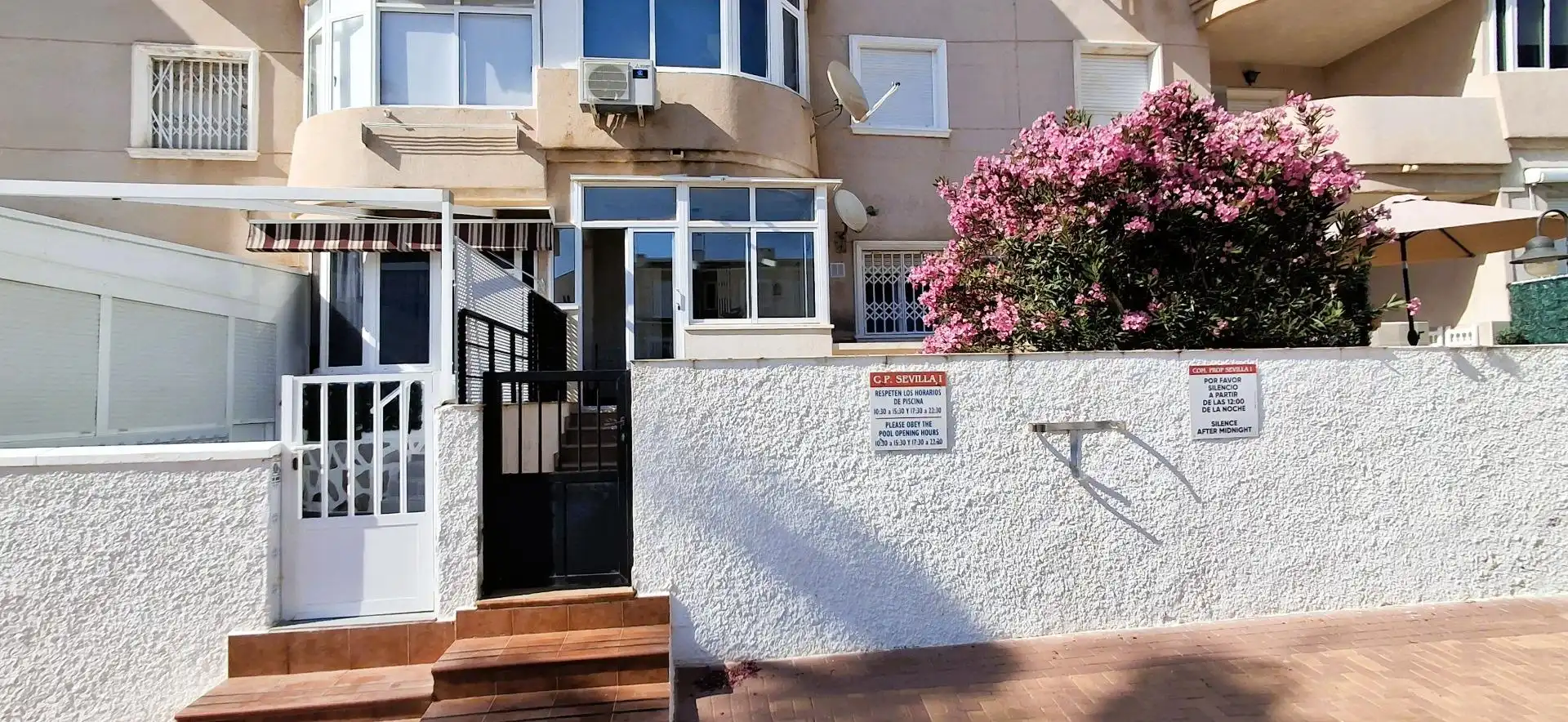 Außenansicht von Erdgeschoss zur Miete in Orihuela mit Klimaanlage, Privatgarten und Terrasse