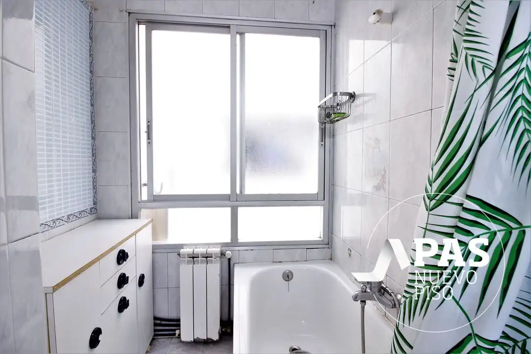 Bathroom of Flat for sale in Santander  with Heating and Furnished