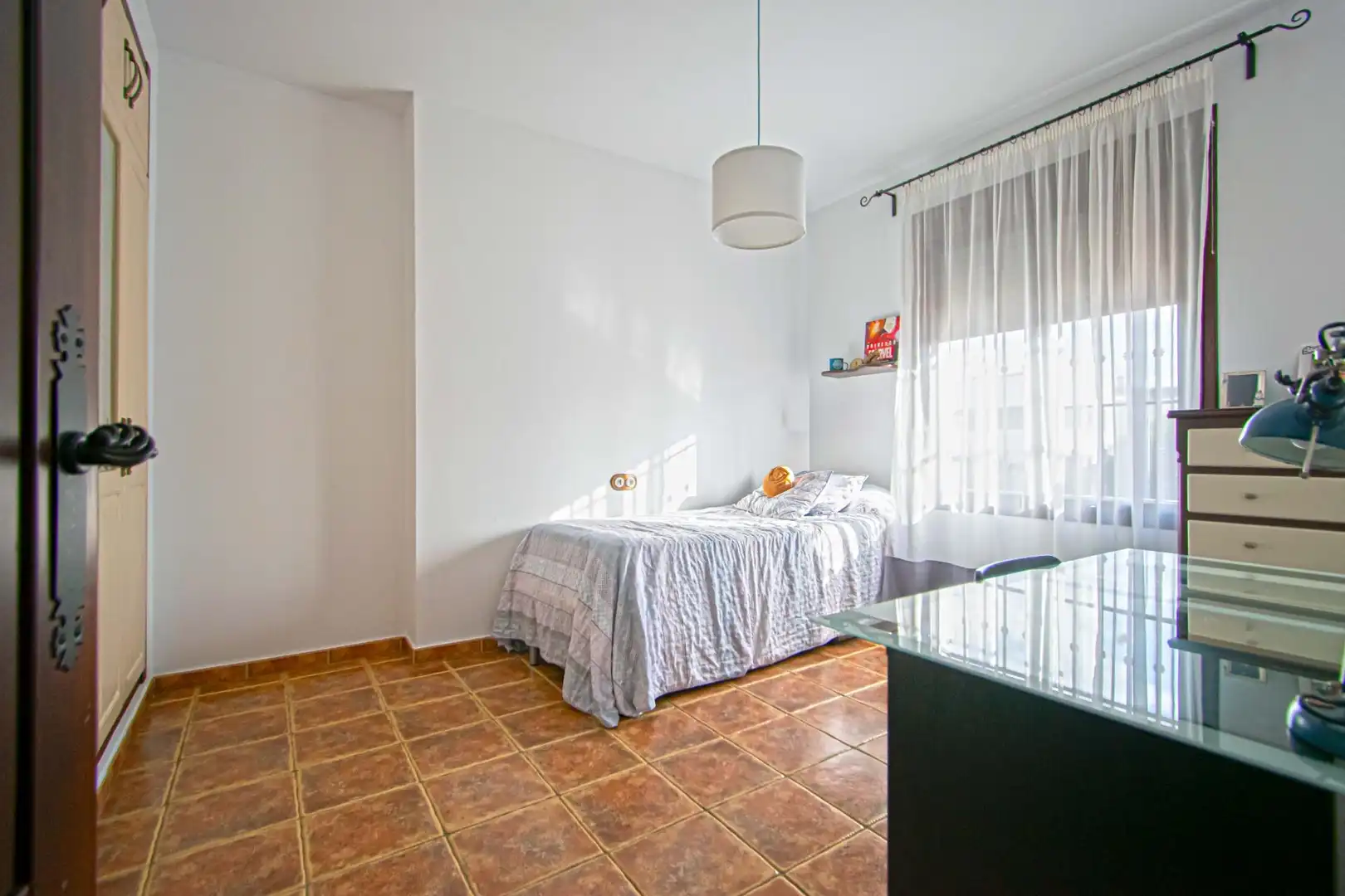 Dormitori de Casa o xalet en venda en Alcalá de Guadaira amb Aire condicionat, Jardí privat i Piscina