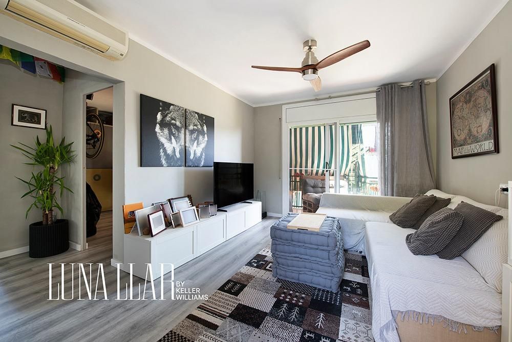 Sala de estar de Piso en venta en Castelldefels con Aire acondicionado, Calefacción y Piscina comunitaria