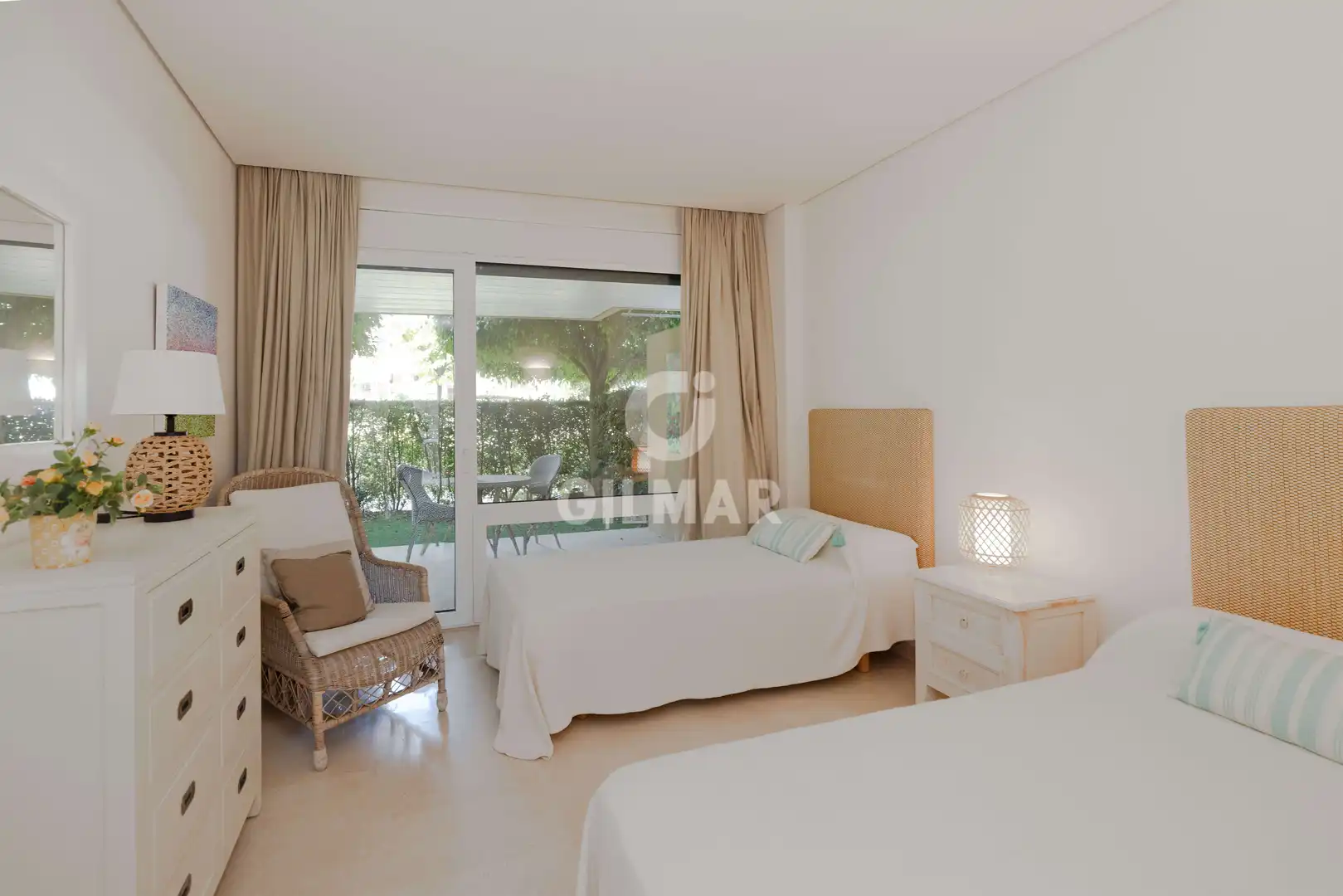 Dormitori de Apartament en venda en Sotogrande amb Calefacció, Jardí privat i Traster