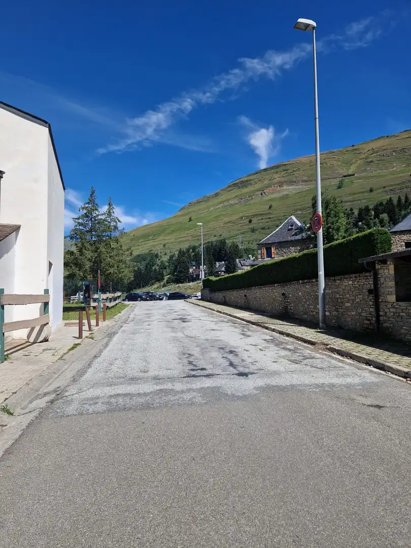 Vista exterior de Garaje de alquiler en Naut Aran