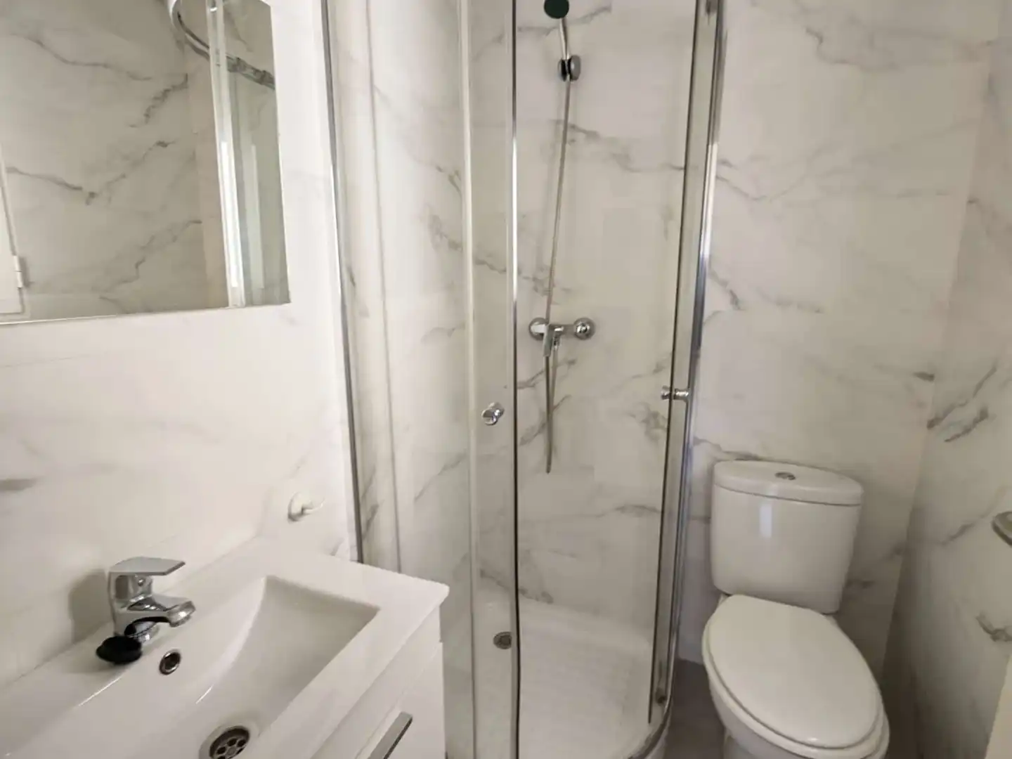 Badezimmer von Wohnung zur Miete in Murcia mit Klimaanlage, Heizung und Waschmaschine