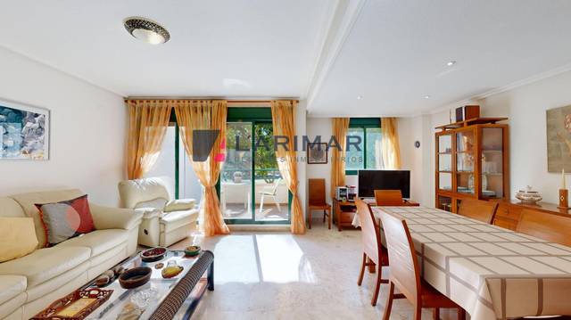 Casa adosada en Alquiler en Calle ENRIC VALOR, 12 en Alicante Golf