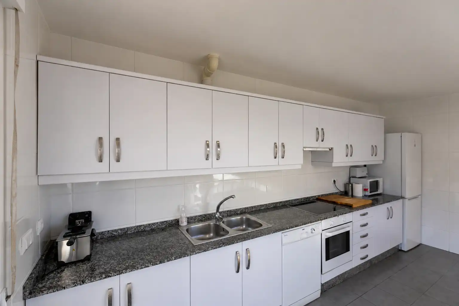 Küche von Haus oder Chalet zum Verkauf in Sanxenxo mit Heizung, Privatgarten und Parkett