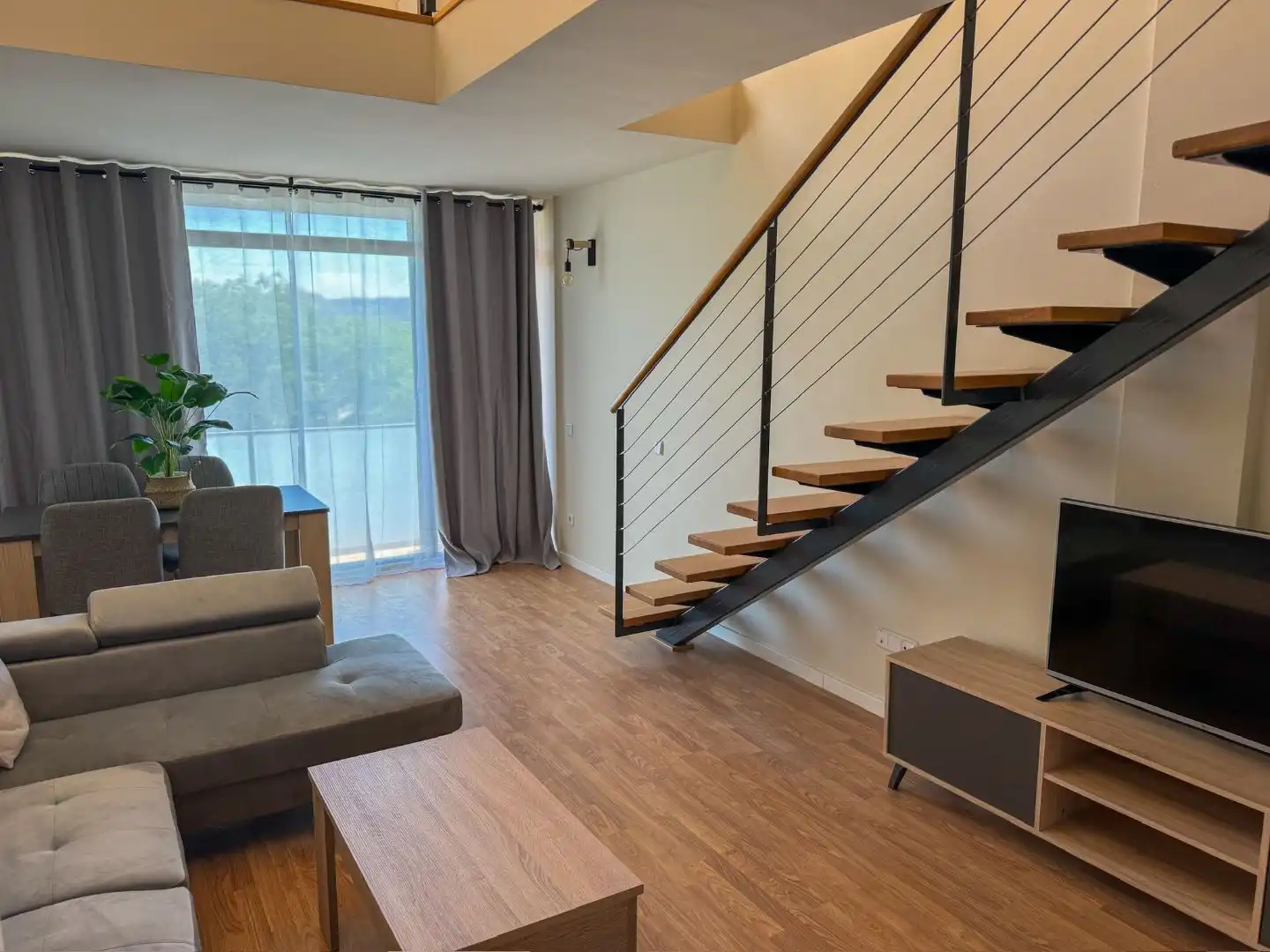 Living room of Flat for rent in Reyes Católicos