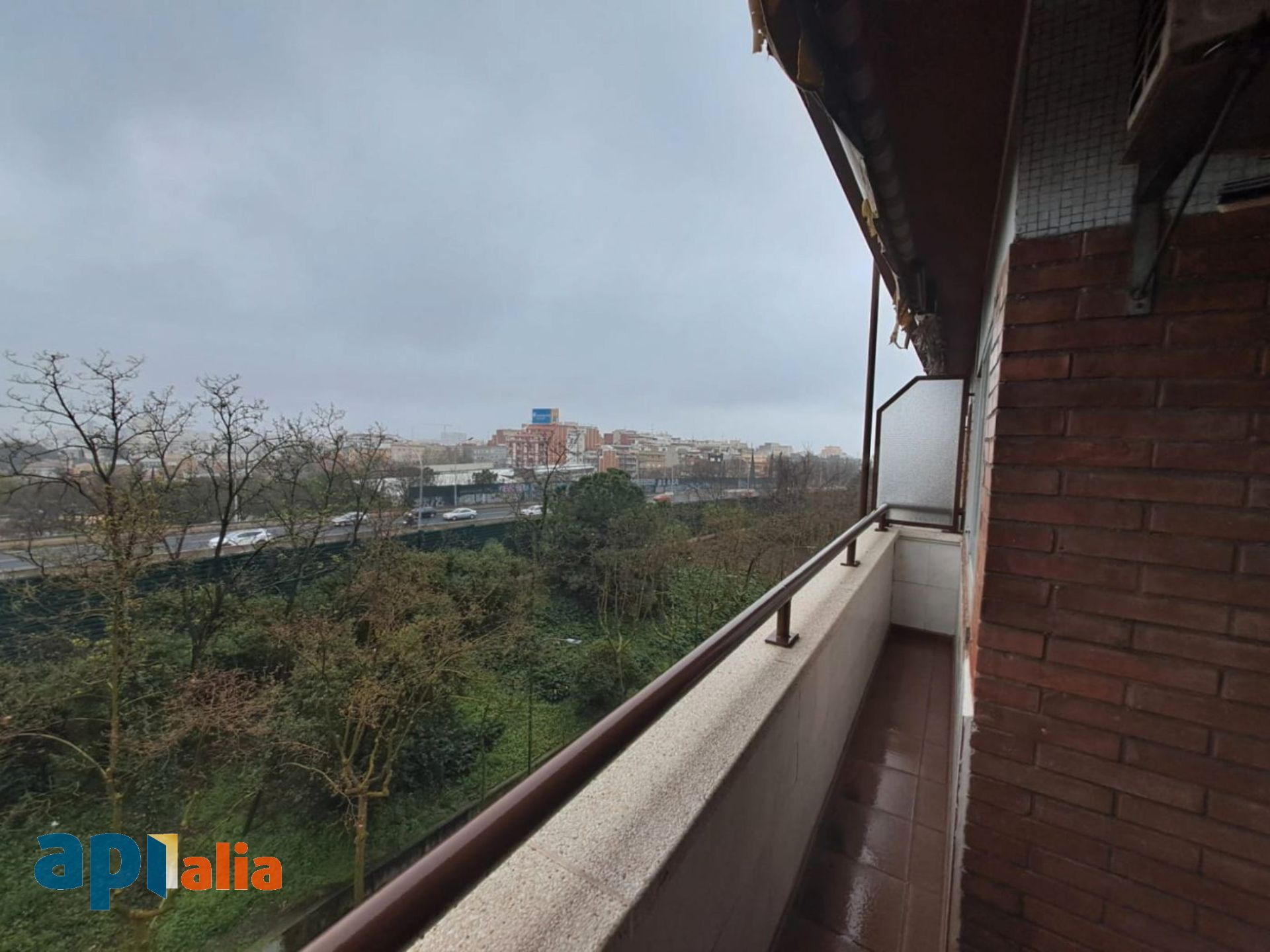 Vista exterior de Pis en venda en Esplugues de Llobregat amb Aire condicionat, Calefacció i Balcó