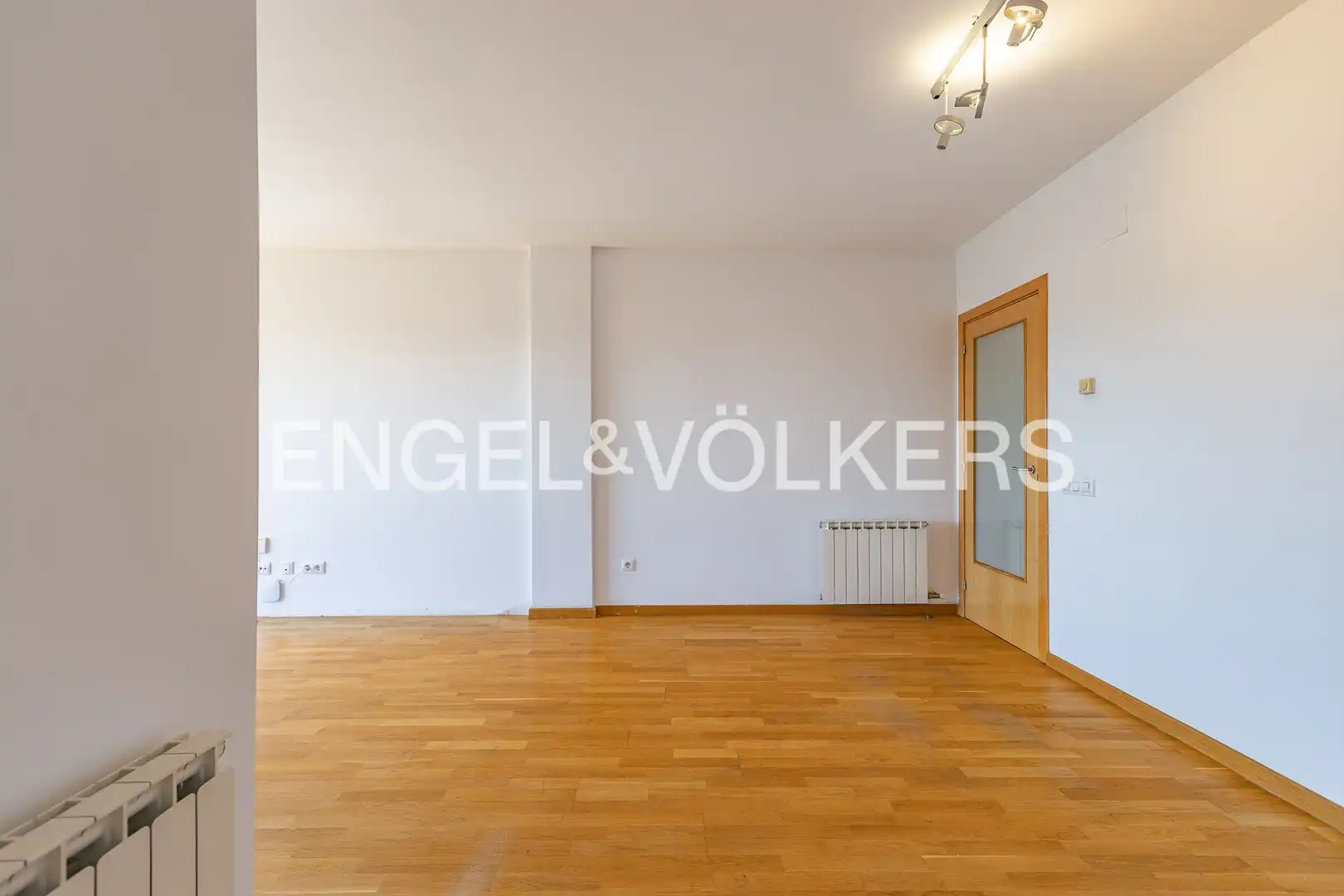 Living room of Flat for sale in Sant Cugat del Vallès  with Heating, Private garden and Parquet flooring