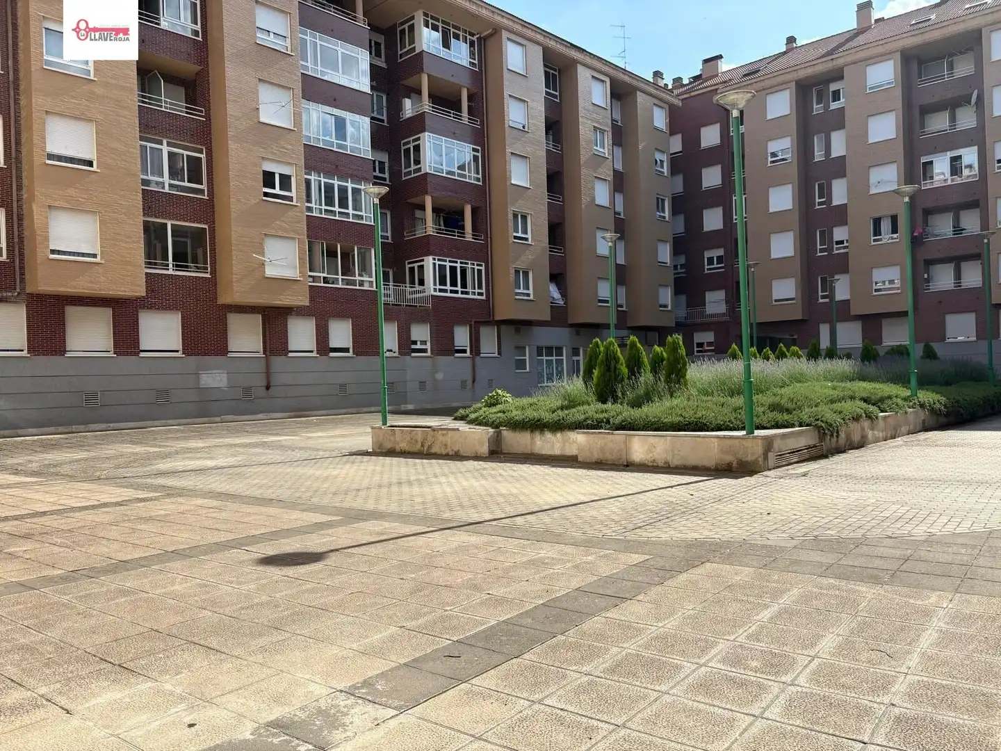 Vista exterior de Pis de lloguer en Burgos amb Calefacció i Moblat