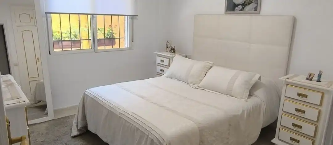 Habitación de Planta baja en venta en Marbella con Terraza, Piscina y Amueblado