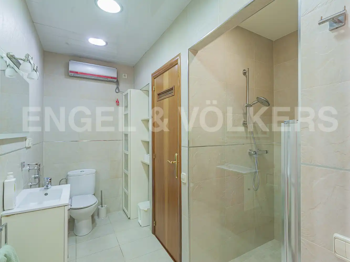 Bathroom of Houses for sale in El Masnou  with Heating, Terrace and Storage room