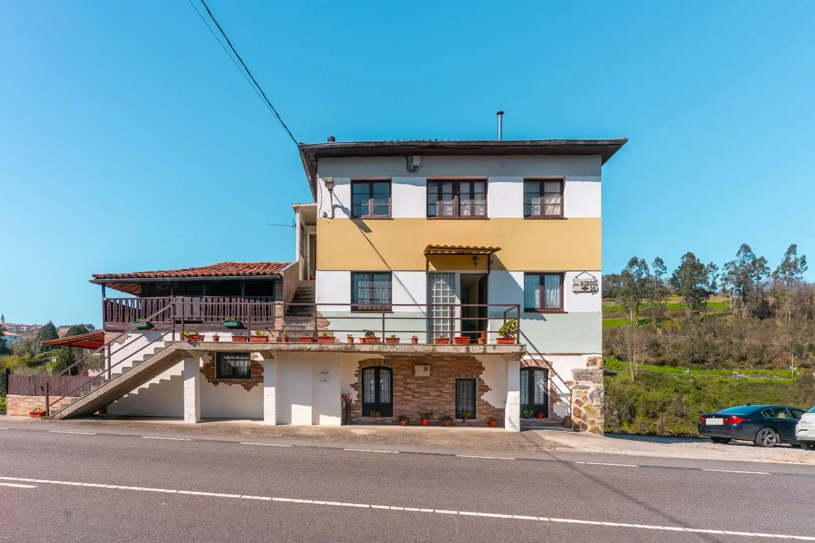 Vista exterior de Casa o xalet en venda en Muros de Nalón amb Calefacció, Jardí privat i Traster