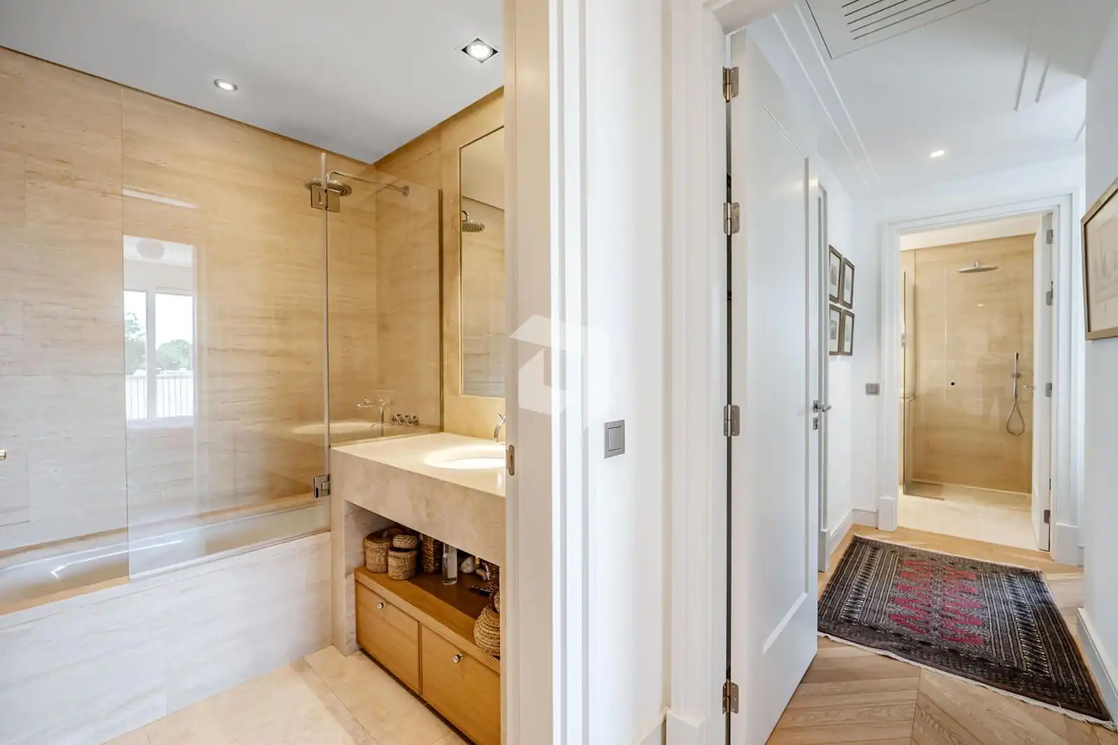 Bathroom of Attic for sale in Madrid  with Air Conditioner, Heating and Parquet flooring