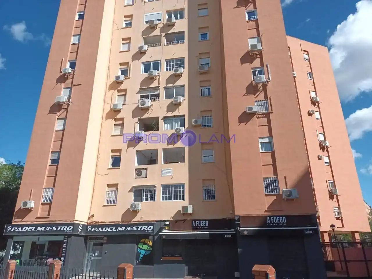 Vista exterior de Pis en venda en Sevilla amb Aire condicionat