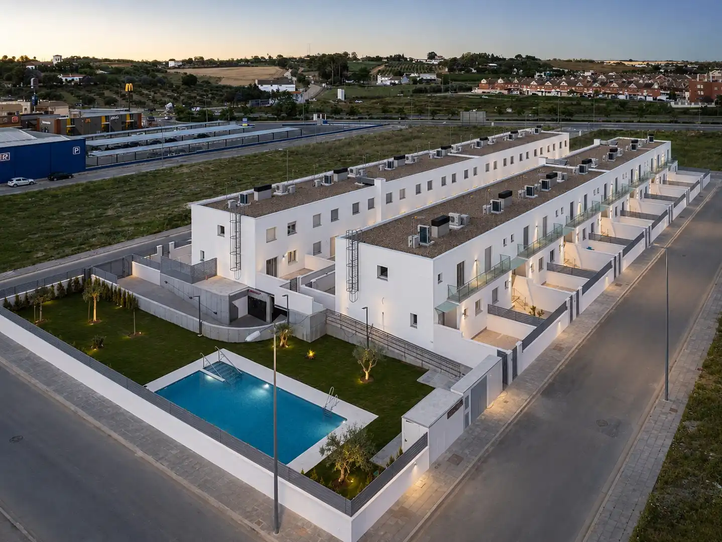 Vista exterior de Casa adosada en venta en Coria del Río con Aire acondicionado, Jardín privado y Terraza
