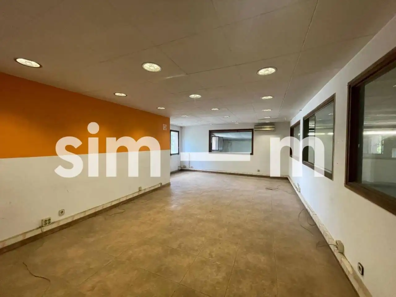 Industrial buildings for rent in Vic