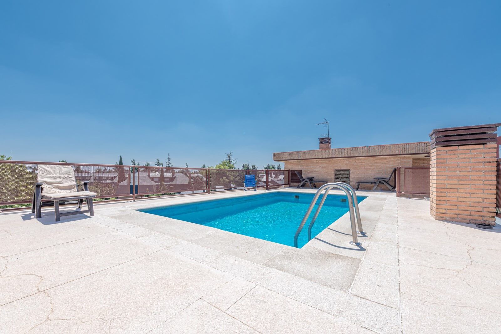 Swimming pool of Flat for sale in Majadahonda  with Parquet flooring