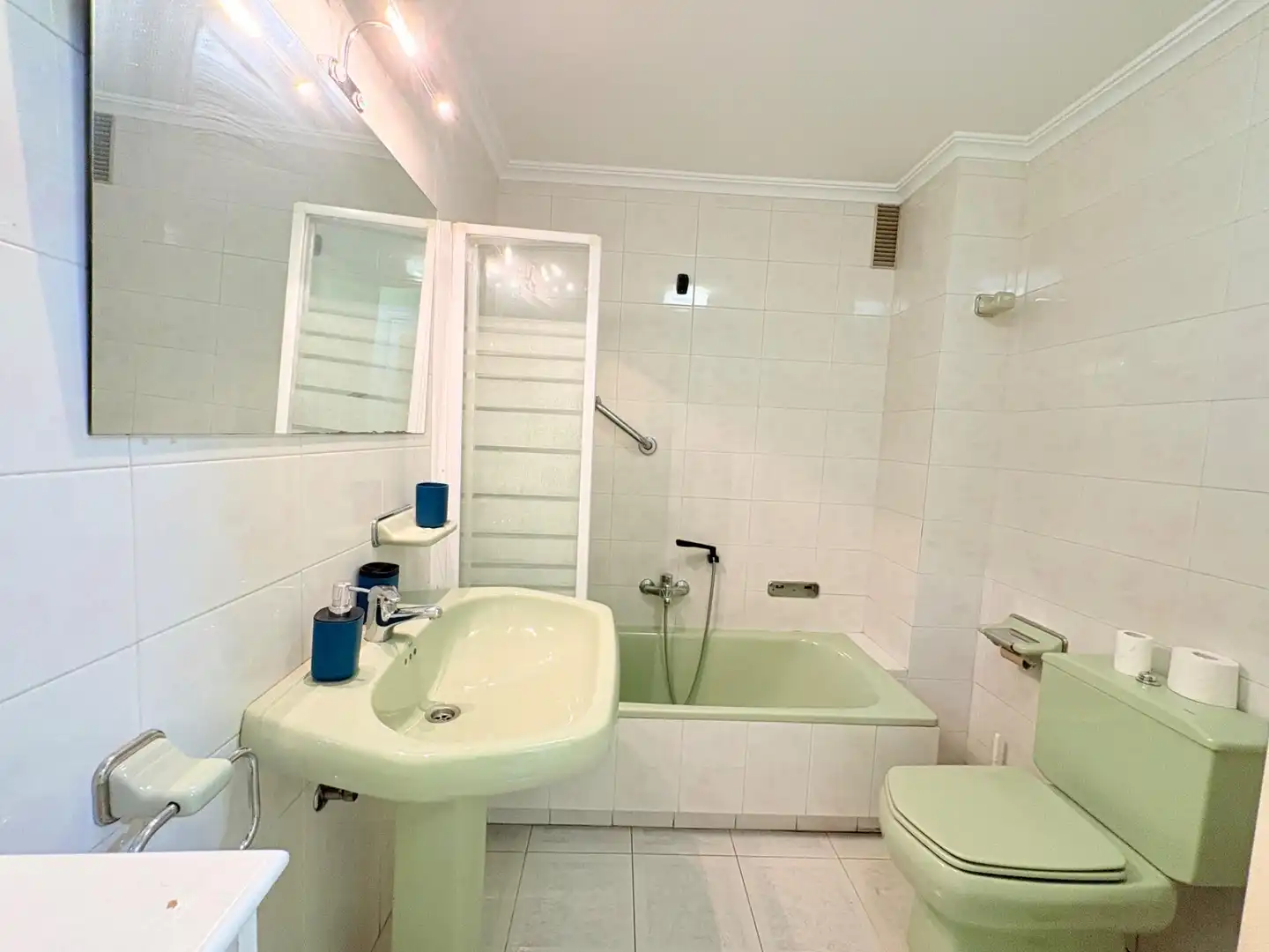 Baño de Piso en venta en Ponferrada con Calefacción, Trastero y Amueblado