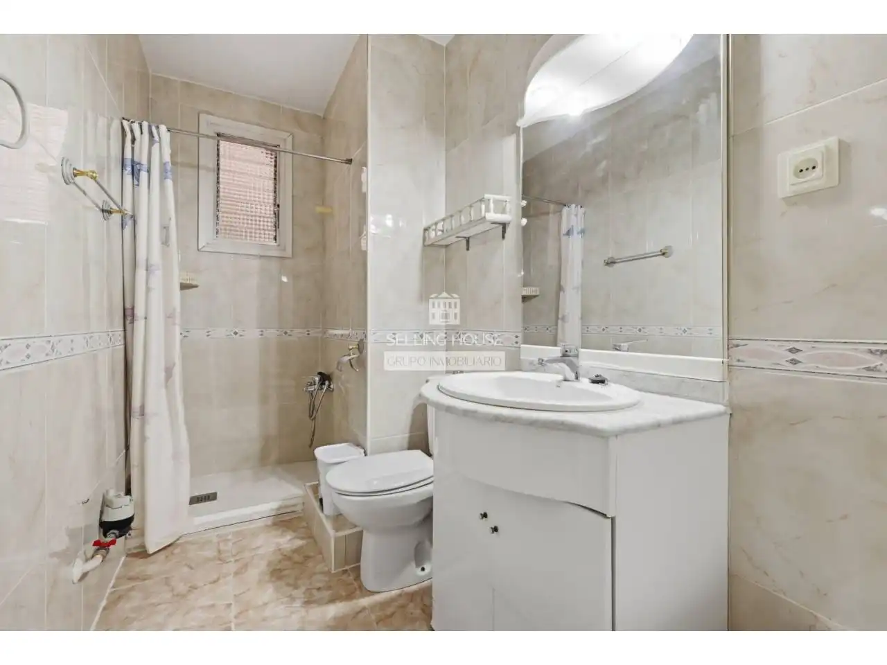 Baño de Piso en venta en Valencia con Aire acondicionado y Balcón