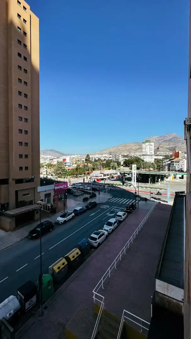 Vista exterior de Pis en venda en Benidorm amb Aire condicionat, Jardí privat i Terrassa