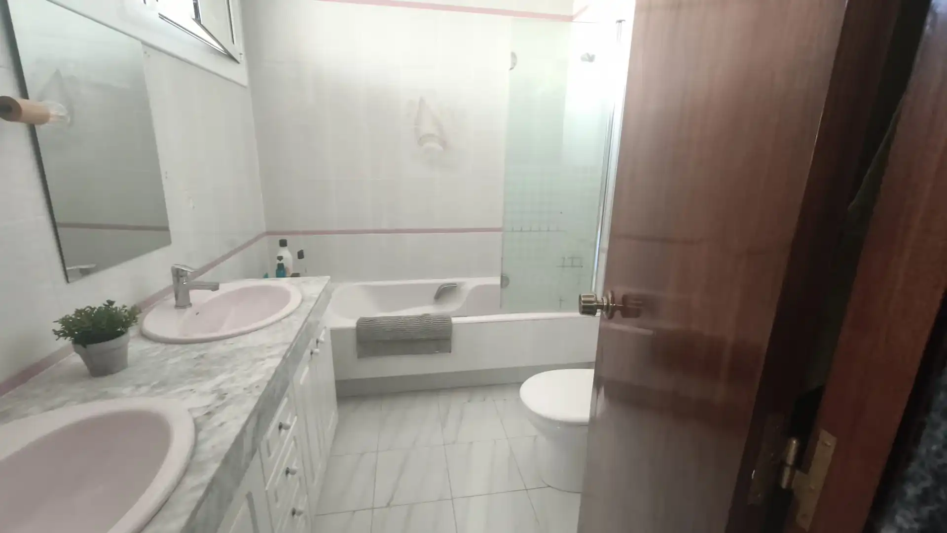 Baño de Casa adosada en venta en Cervelló con Aire acondicionado, Calefacción y Terraza