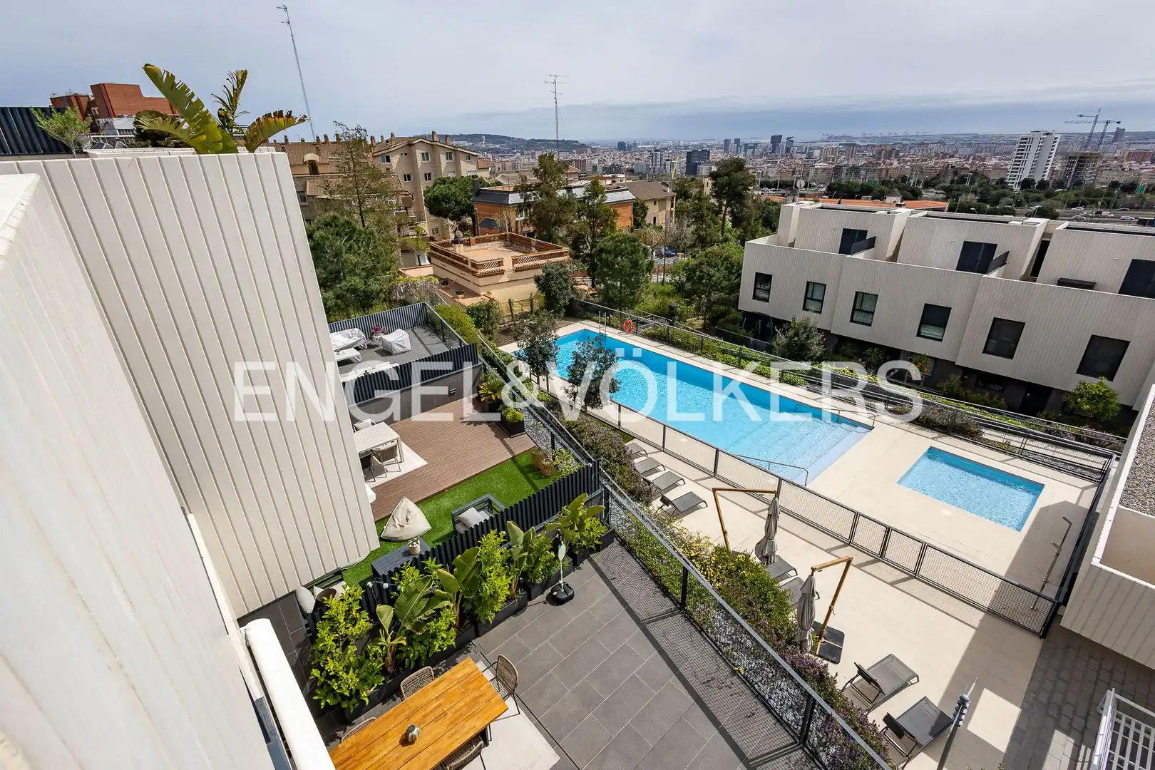 Terrasse von Einfamilien-Reihenhaus zur Miete in Esplugues de Llobregat mit Klimaanlage, Heizung und Parkett