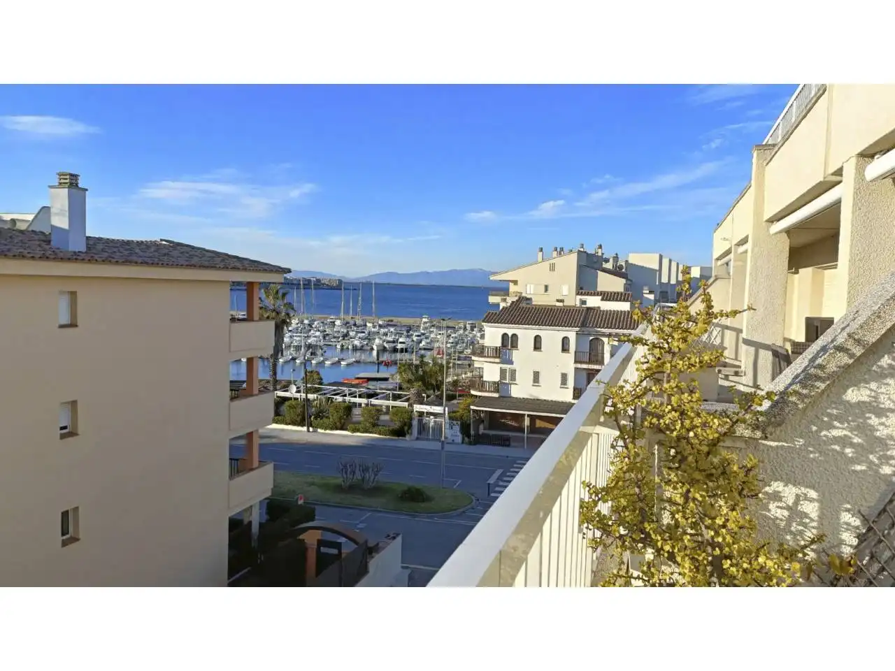 Vista exterior de Piso en venta en L'Escala con Aire acondicionado, Calefacción y Terraza