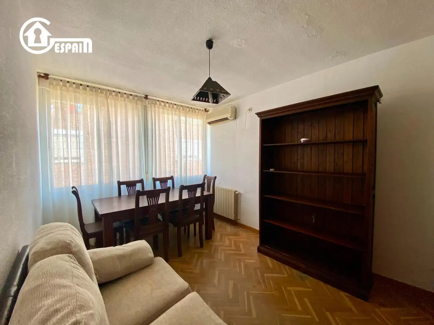 Sala d'estar de Pis en venda en Madrid amb Aire condicionat, Calefacció i Moblat