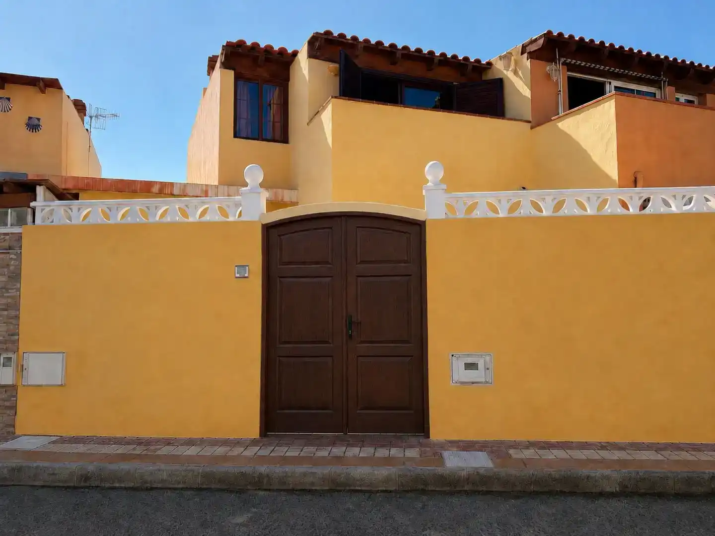 Außenansicht von Maisonette zum Verkauf in Pájara mit Balkon