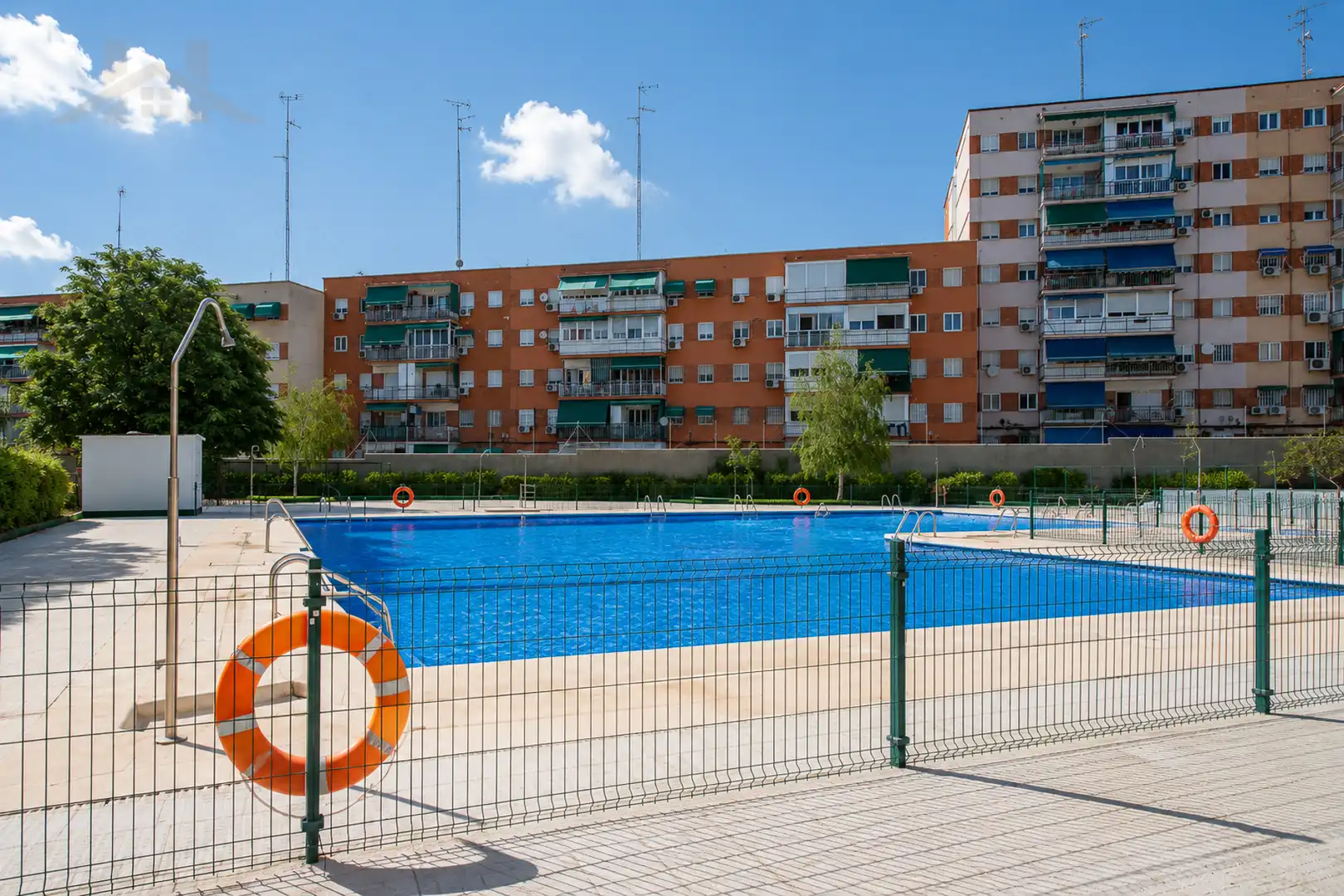 Swimming pool of Flat for sale in Alcorcón  with Air Conditioner, Heating and Community pool