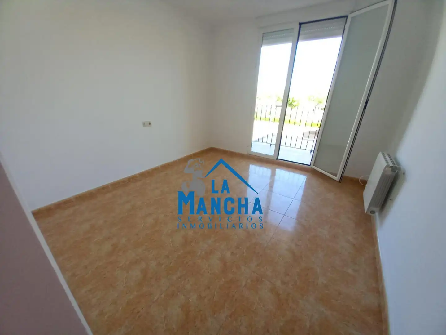 Dormitori de Casa adosada en venda en Madrigueras amb Calefacció, Terrassa i Traster