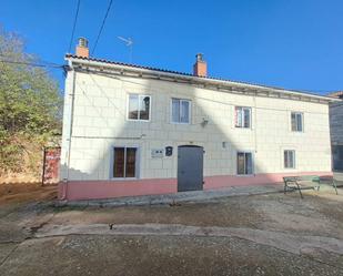 Vista exterior de Casa o xalet en venda en Presencio amb Jardí privat