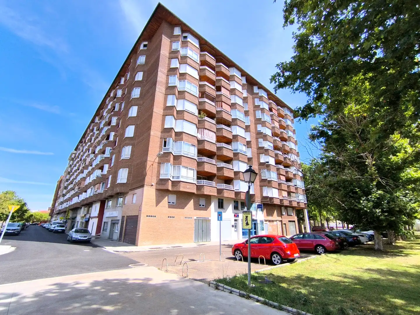 Vista exterior de Piso de alquiler en Palencia con Calefacción, Parquet y Terraza
