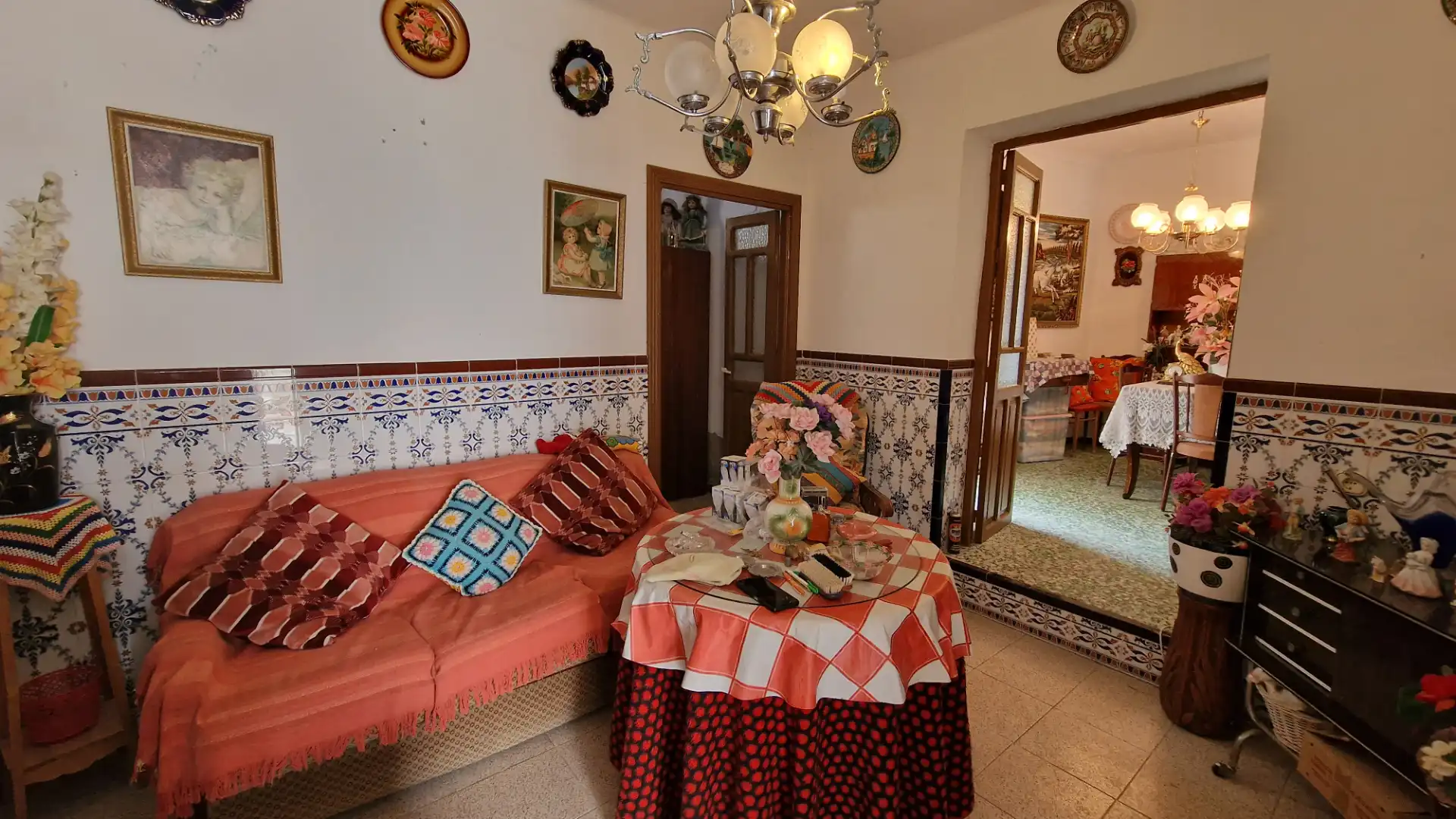 Sala d'estar de Casa o xalet en venda en Instinción amb Moblat