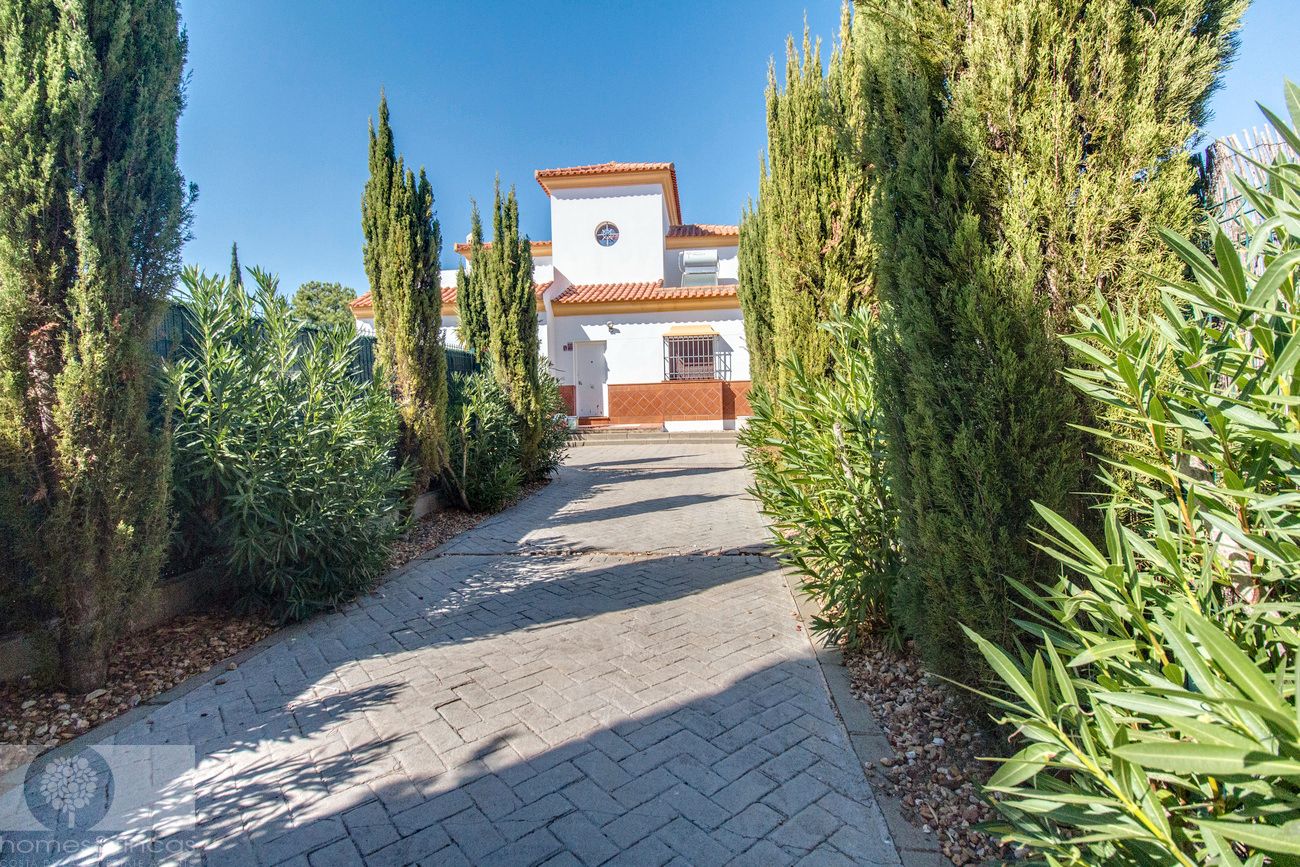 Vista exterior de Casa o xalet en venda en Ayamonte amb Aire condicionat, Jardí privat i Terrassa