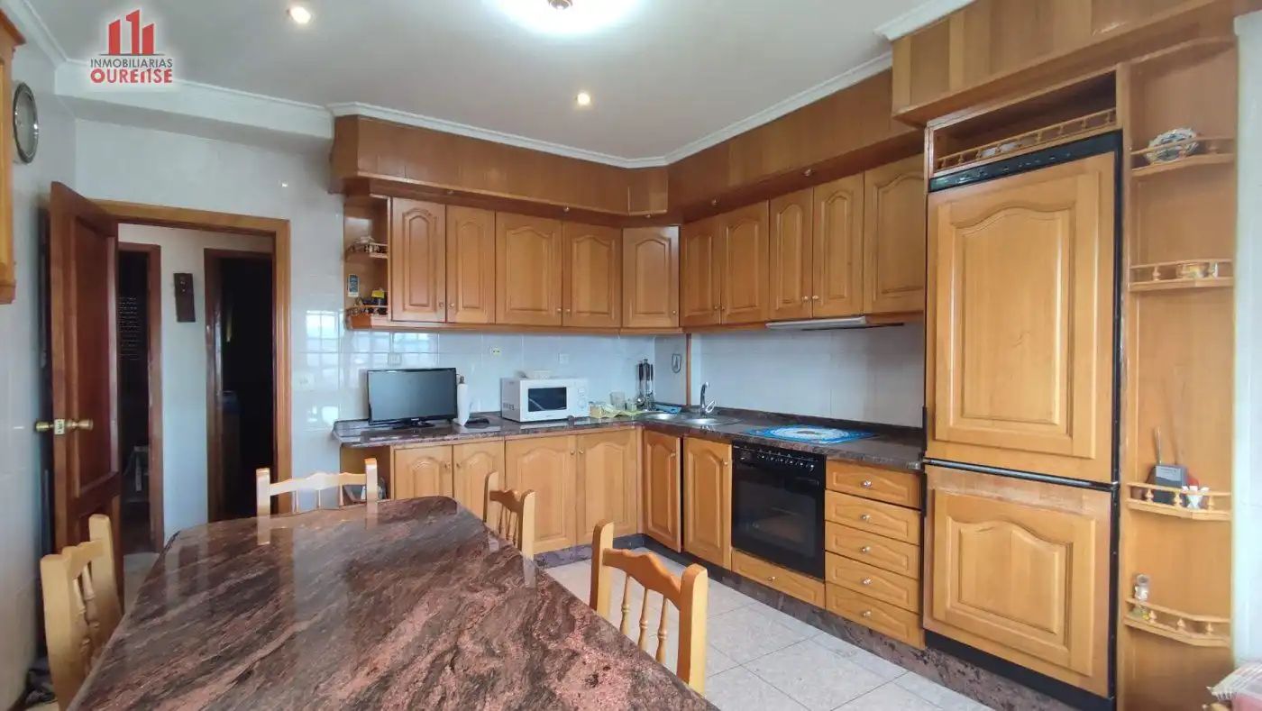 Cocina de Casa o chalet en venta en Ourense Capital  con Calefacción